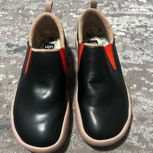 UIN Women's Walking Shoes Slip On Casual Loafers Comfort Sneaker Black color